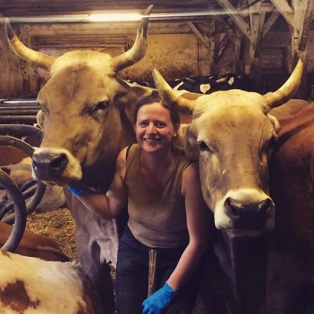 Anja Frey und zwei ihrer Kühe