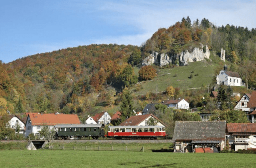 Schwäbische Alb Bahn bei Offenhausen